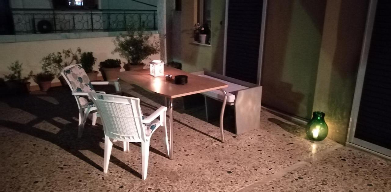 アテネΟμορφο Διαμερισμα Με Μεγαλες Βεραντεςアパートメント エクステリア 写真